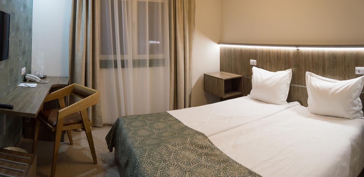 Fidelitas Hotel Сфынту-Георге Экстерьер фото